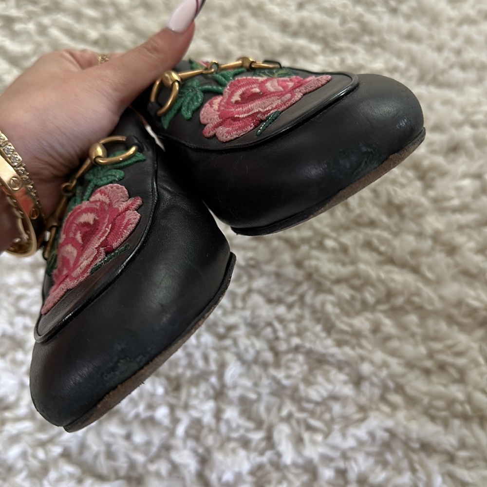 Gucci black leather limited edition rose embroidered horsebit mules slides 36 6 - Picture 2 of 4